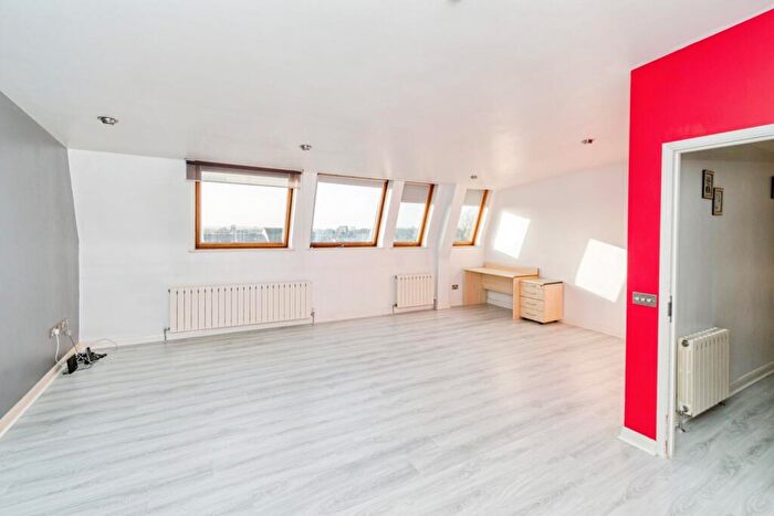 2 Bedroom Flat For Sale In Upper Banister Street, Southampton, Hampshire, SO15