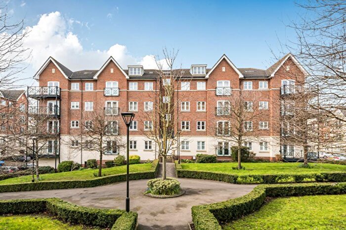 2 Bedroom Flat For Sale In Viridian Square, Aylesbury, HP21