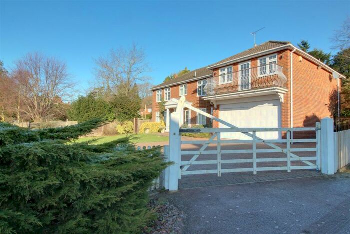 5 Bedroom Detached House To Rent In Hunters Park, Berkhamsted, HP4