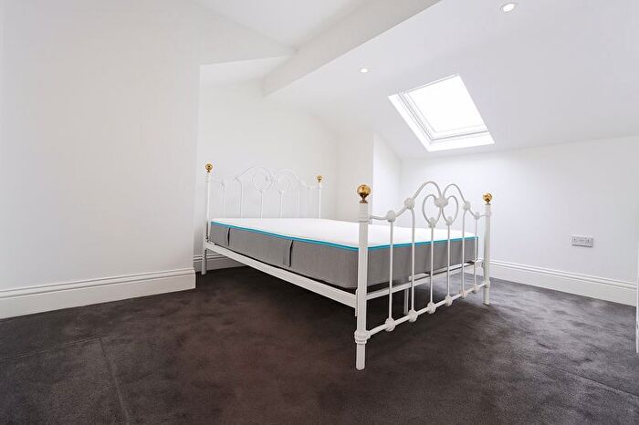 2 Bedroom Flat To Rent In Broadway Parade, London, N8