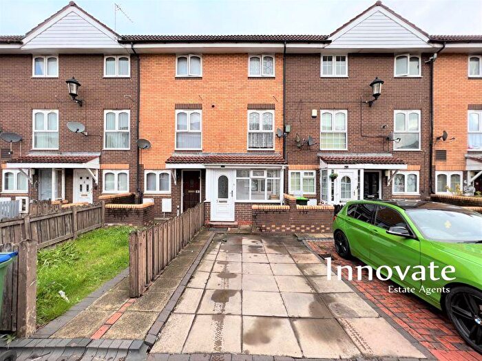 4 Bedroom Town House To Rent In Pine Avenue, Smethwick, B66