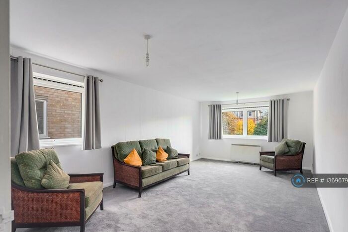 2 Bedroom Flat To Rent In Barkingside, Essex, IG6