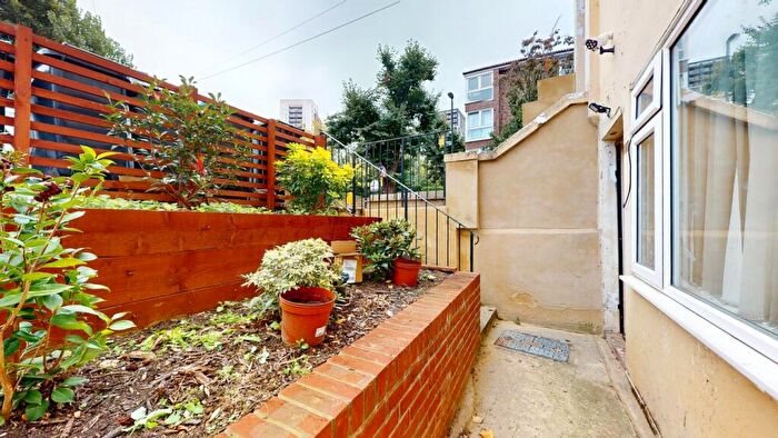 1 Bedroom Flat For Sale In Lansdowne Road, Croydon, CR0