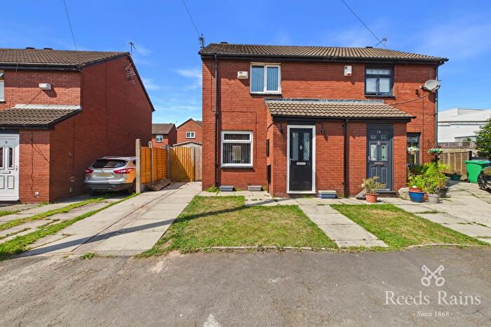 2 Bedroom Semi Detached House For Sale In The Mews, Manchester, M40