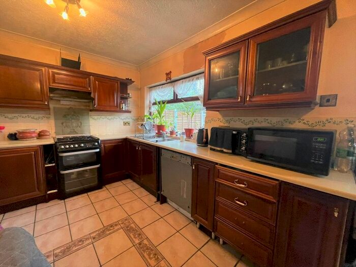 4 Bedroom Property To Rent In Gordon Road, Chadwell Heath, Romford, RM6