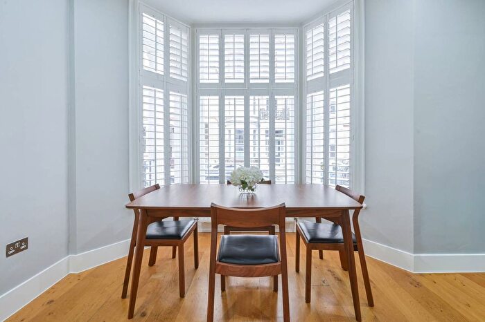 2 Bedroom Flat For Sale In Cheniston Gardens, High Street Kensington, London, W8