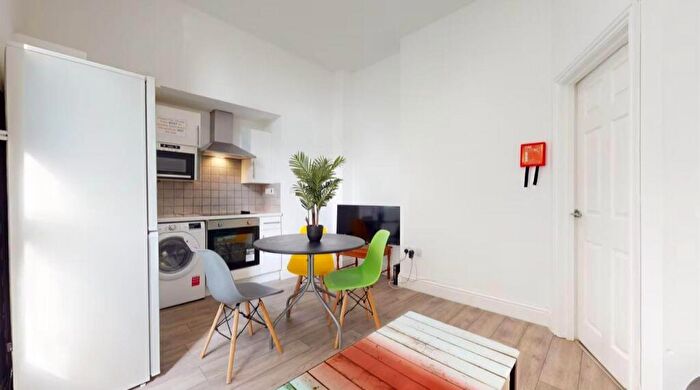 3 Bedroom Flat To Rent In Flat, Whitefield House, Plymouth, PL4