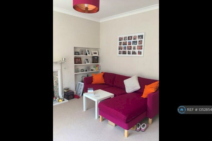 1 Bedroom Flat To Rent In Woodstock Road, Croydon, CR0
