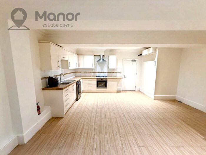 3 Bedroom Flat To Rent In Upton Heights, Forest Gate, E7