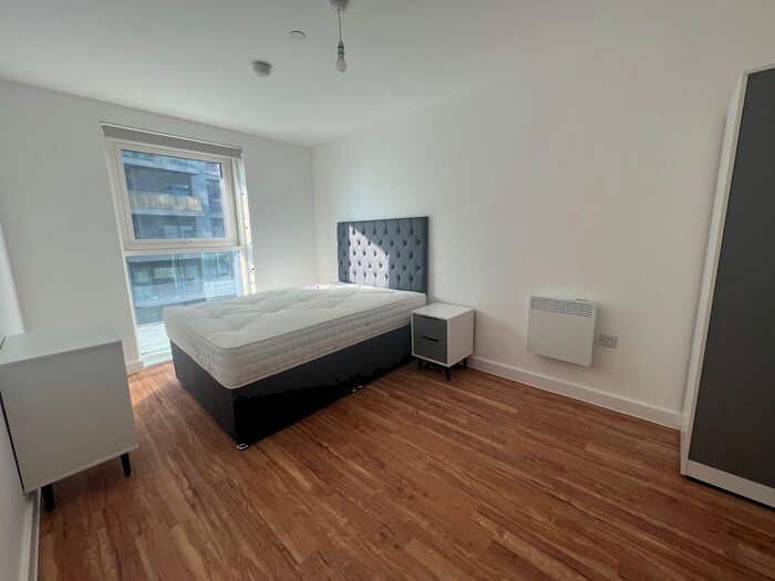 2 Bedroom Flat To Rent In Pomona Strand, Manchester, M16