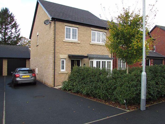 4 Bedroom Detached House To Rent In Dearnley Avenue, OL15