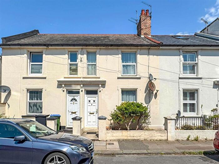 3 Bedroom Terraced House For Sale In River Road., Littlehampton, BN17