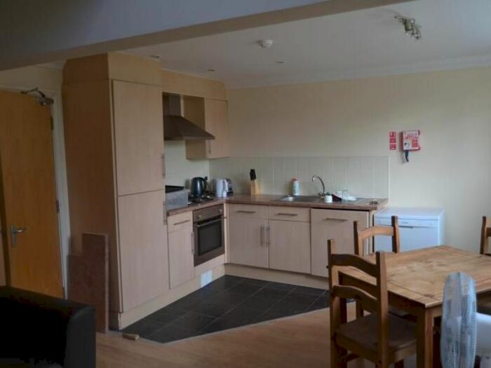 4 Bedroom Flat To Rent In Richmond Road, Cathays, Cardiff, CF24