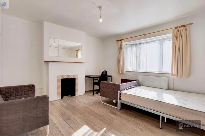 3 Bedroom Flat To Rent In Harford Street, E1