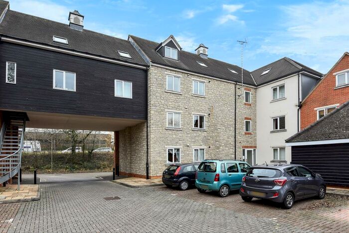 2 Bedroom Apartment To Rent In Linacre Court, Headington, OX3