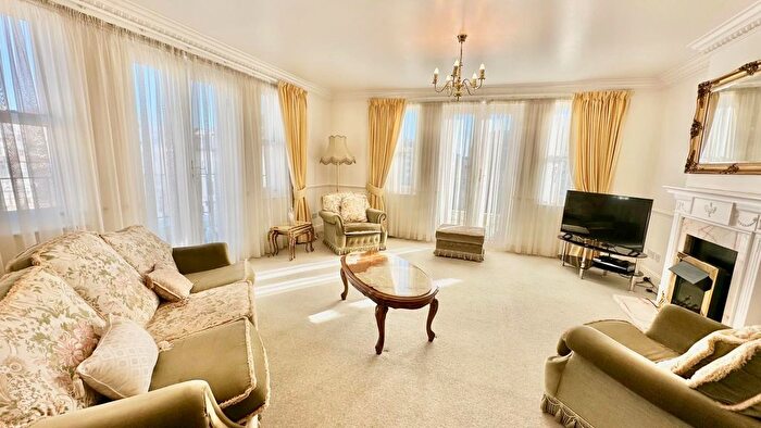 3 Bedroom Flat For Sale In Devonshire Place, Eastbourne, BN21