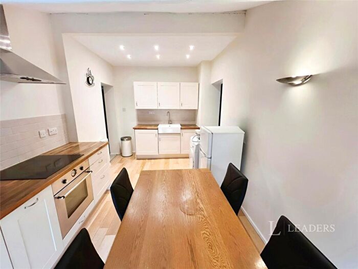 2 Bedroom Flat To Rent In Fieldgate Lane, Kenilworth, CV8