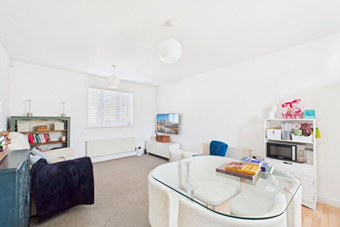 2 Bedroom Detached House For Sale In Draper Way, Leighton Buzzard, LU7