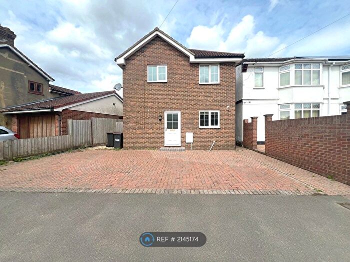 3 Bedroom Detached House To Rent In Hitchin Road, Luton, LU2