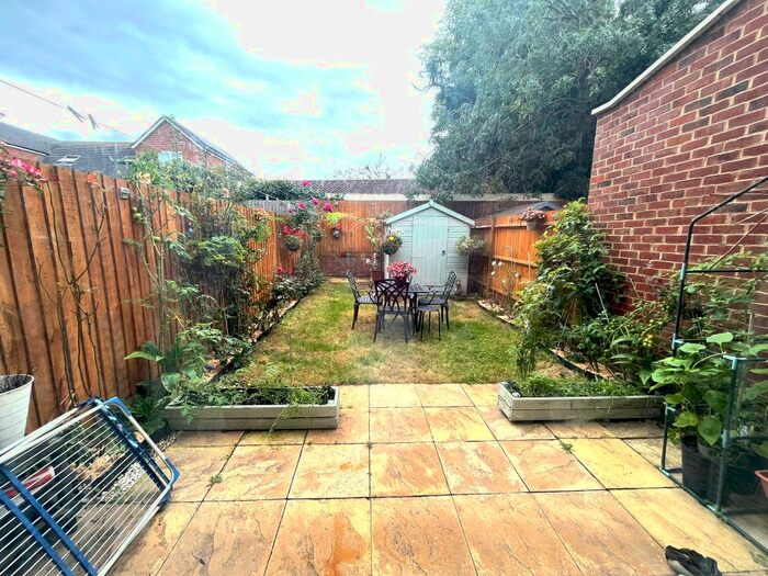 3 Bedroom Terraced House To Rent In Hunting Place, Hounslow, TW5