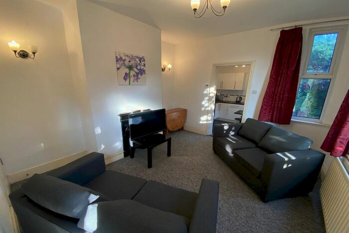 4 Bedroom Semi-Detached House To Rent In Brailsford Road, Dunkirk, NG7