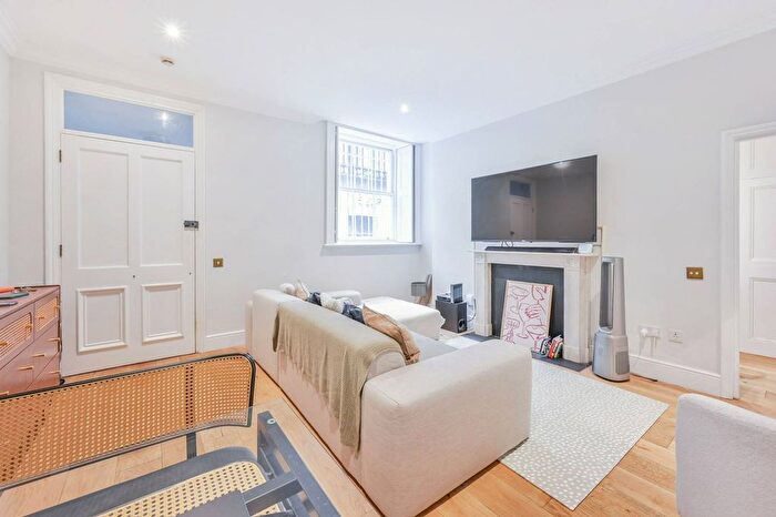 1 Bedroom Flat To Rent In Palace Gate, South Kensington, London, W8