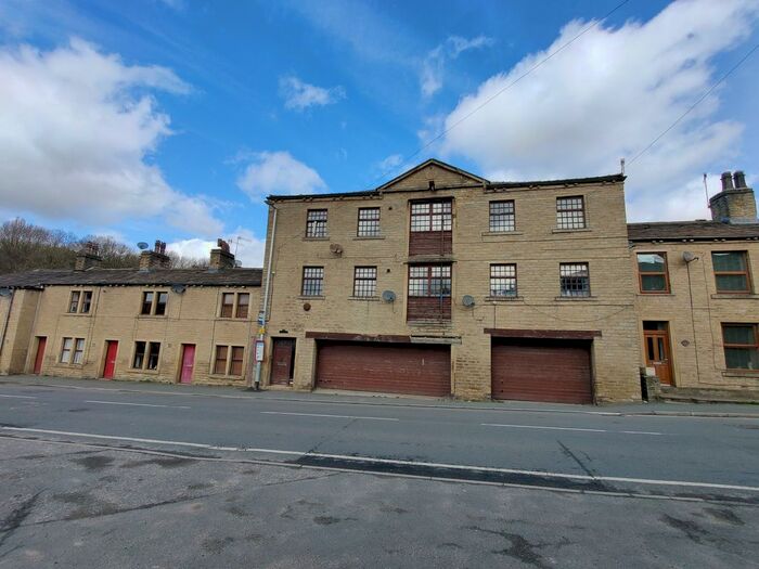 2 Bedroom Flat To Rent In Saddleworth Road, Greetland, HX4