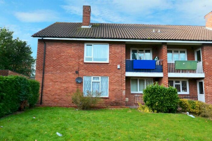 3 Bedroom Maisonette To Rent In Lakehouse Grove, Kings Norton, Birmingham, West Midlands, B38