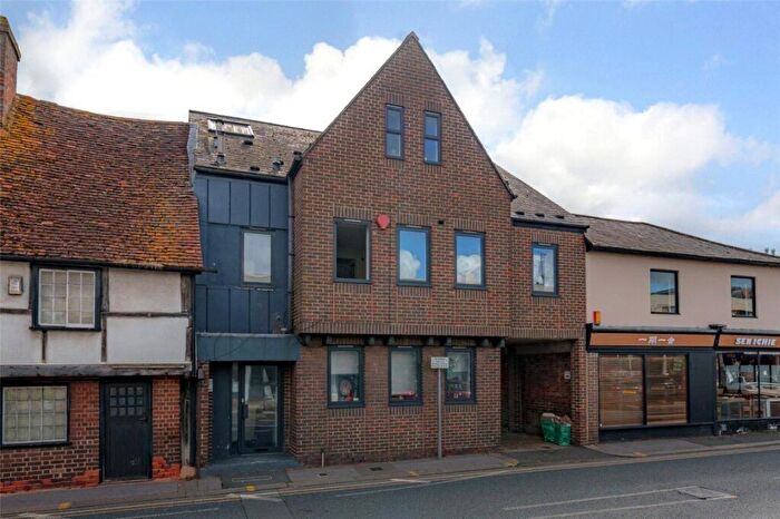 2 Bedroom Apartment For Sale In Peach Street, Wokingham, Berkshire, RG40