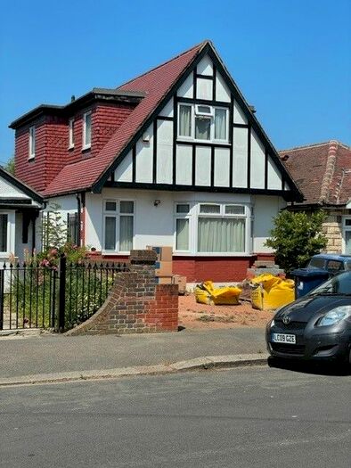 5 Bedroom Flat To Rent In Millet Road, Greenford, UB6