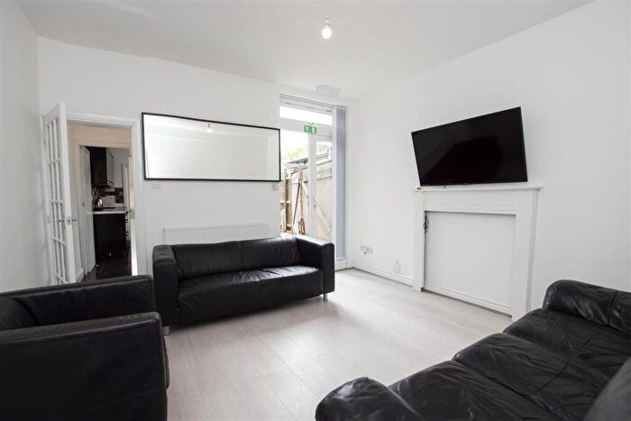 6 Bedroom House To Rent In Gristhorpe Road, Birmingham, West Midlands, B29