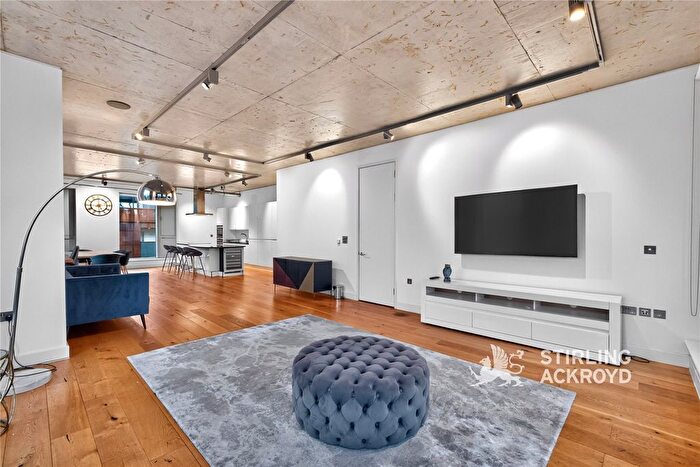 2 Bedroom Flat To Rent In Whitmore Road, Hoxton, London, N1