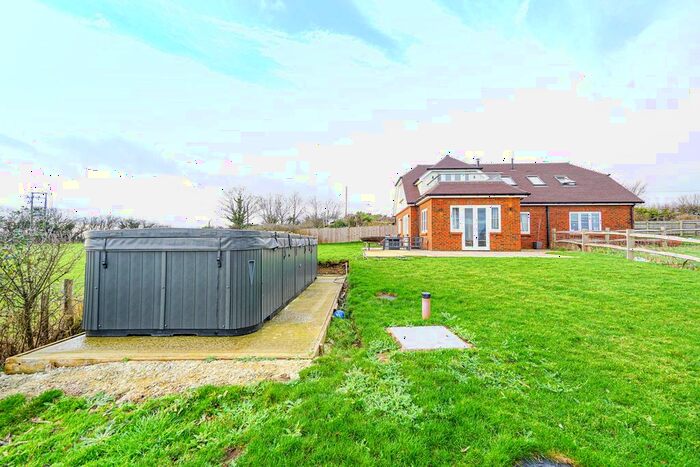 4 Bedroom Detached House For Sale In Top Road, Hooe, Battle, TN33