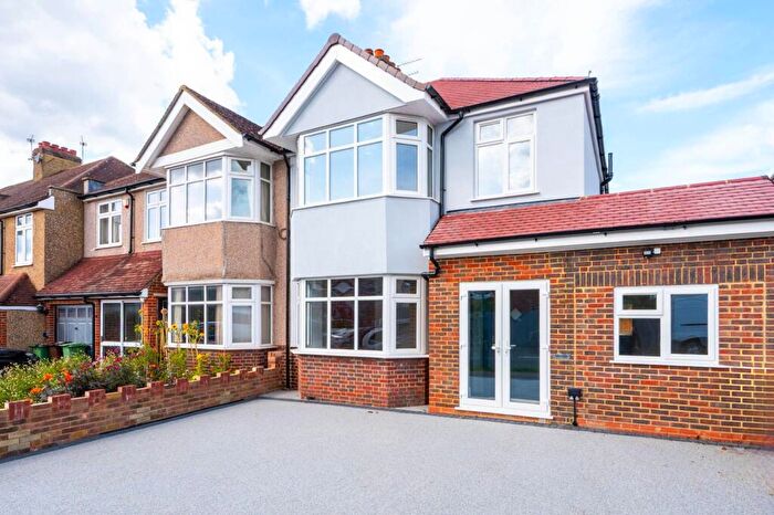 4 Bedroom Semi Detached House To Rent In Farm Way, Worcester Park, KT4