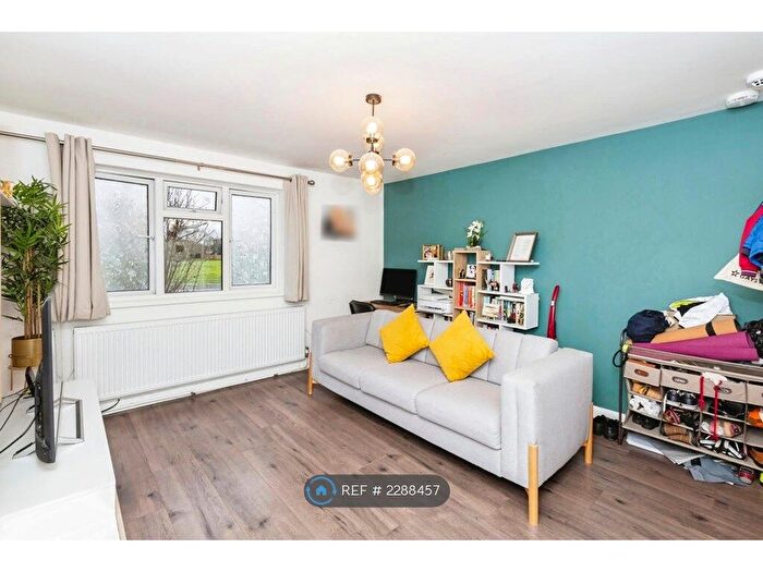 3 Bedroom Semi-Detached House To Rent In Bayne Close, London, E6