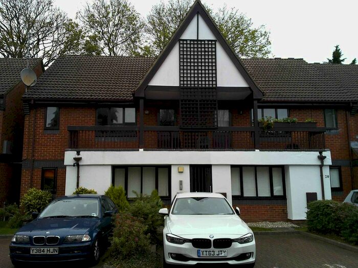 2 Bedroom Flat To Rent In Elton Park, Watford, WD17