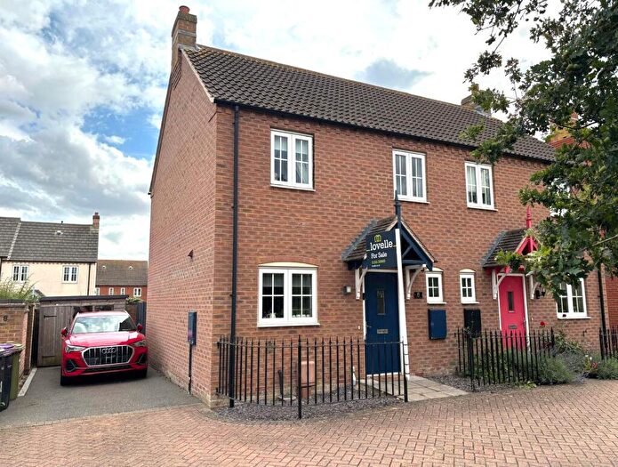 3 Bedroom Semi-Detached House For Sale In Crowder Close, Bardney, LN3