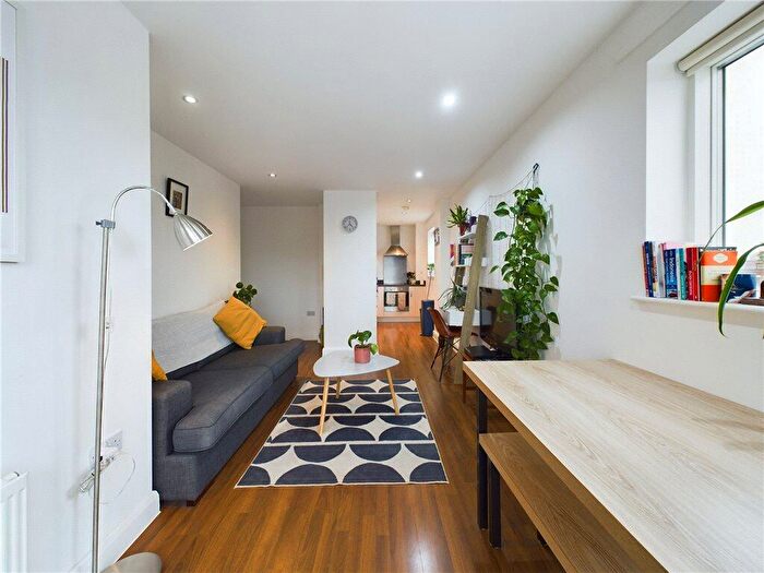 1 Bedroom Apartment For Sale In Bournemouth Road, London, SE15