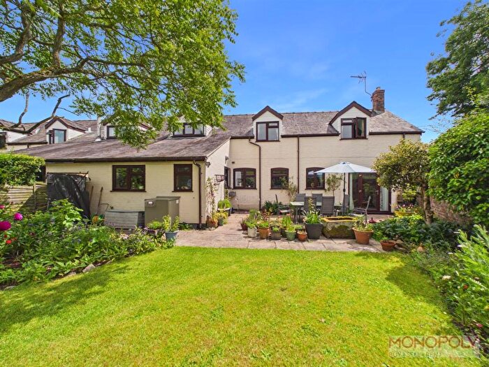 4 Bedroom Semi-Detached House For Sale In Eyton, Wrexham, LL13