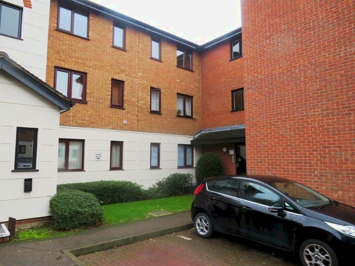1 Bedroom Apartment To Rent In Parrotts Field, Hoddesdon, EN11