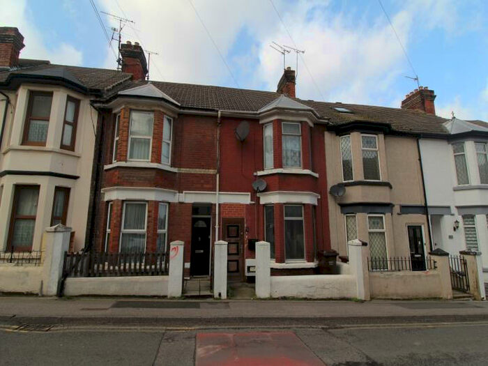 1 Bedroom Flat To Rent In Richmond Road, Gillingham, ME7