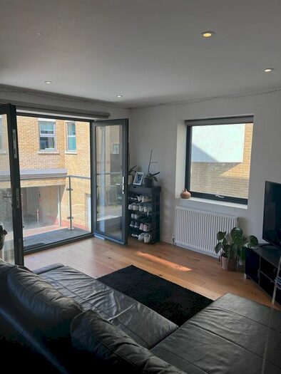 1 Bedroom Flat To Rent In Lambton Road, Raynes Park, SW20