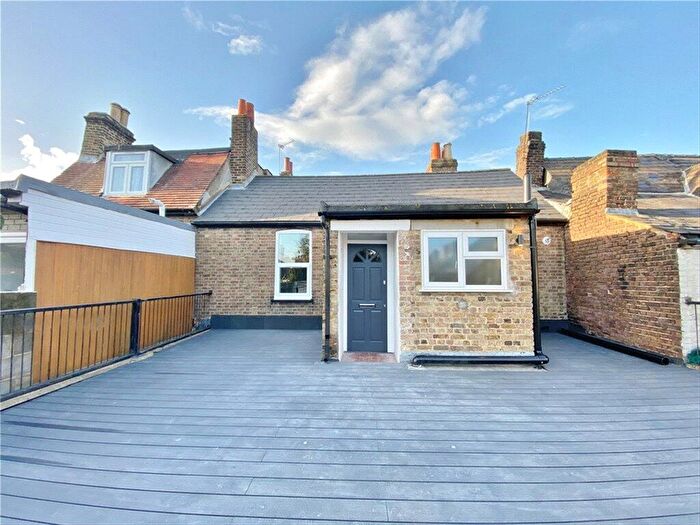 2 Bedroom Flat To Rent In Church Street, Twickenham, TW1