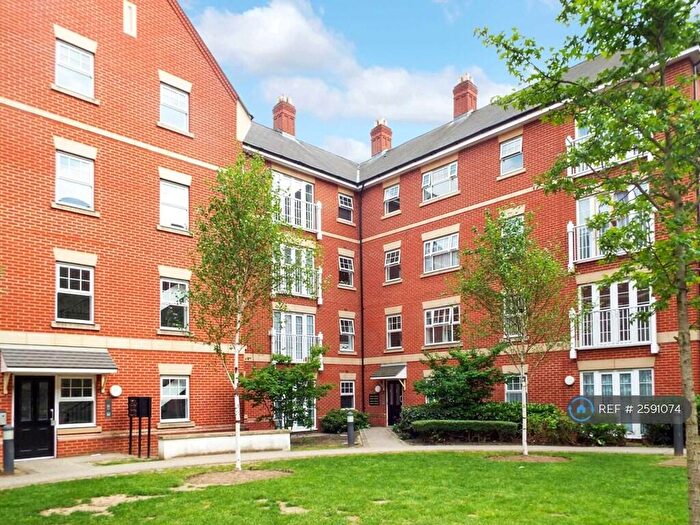 2 Bedroom Flat To Rent In Waltham House, Waltham Cross, EN8