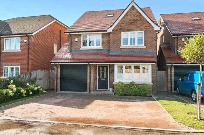 5 Bedroom Detached House For Sale In James Orchard, Holmer Green, HP15