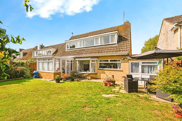 3 Bedroom Detached House For Sale In Sutton Park, Blunsdon, Swindon, SN26