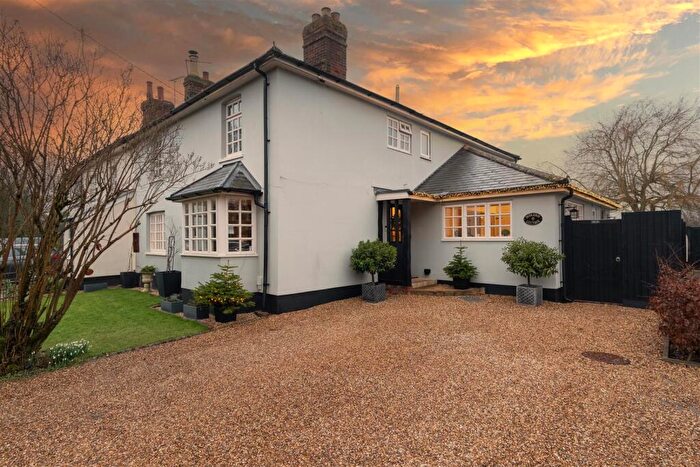 4 Bedroom Semi-Detached House For Sale In Hall Road, Panfield, CM7