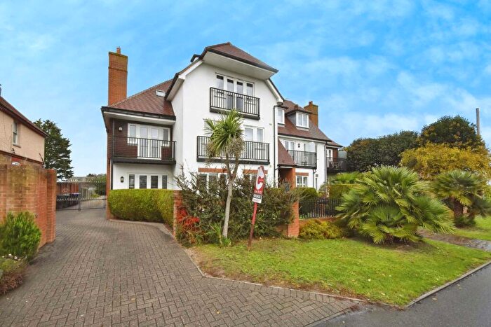 2 Bedroom Flat For Sale In Kingsgate Avenue, Broadstairs, CT10