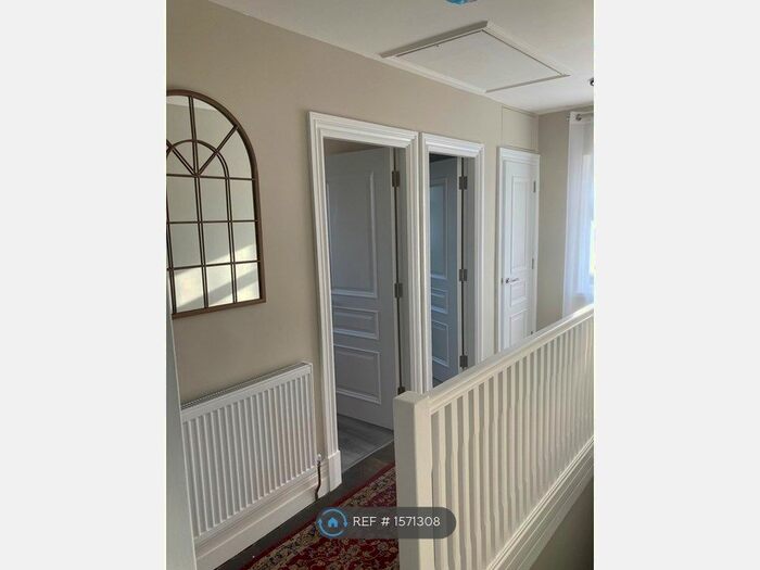 2 Bedroom Maisonette To Rent In Chigwell Road, Woodford Green, IG8