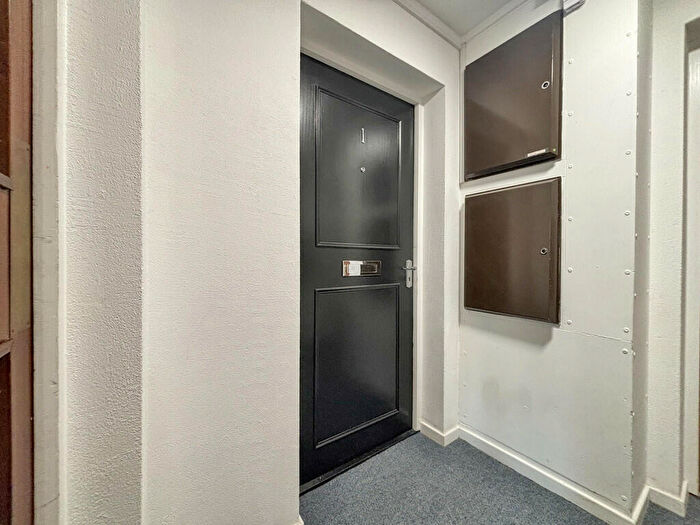 2 Bedroom Flat For Sale In Trinity Mews, Bury St Edmunds, IP33
